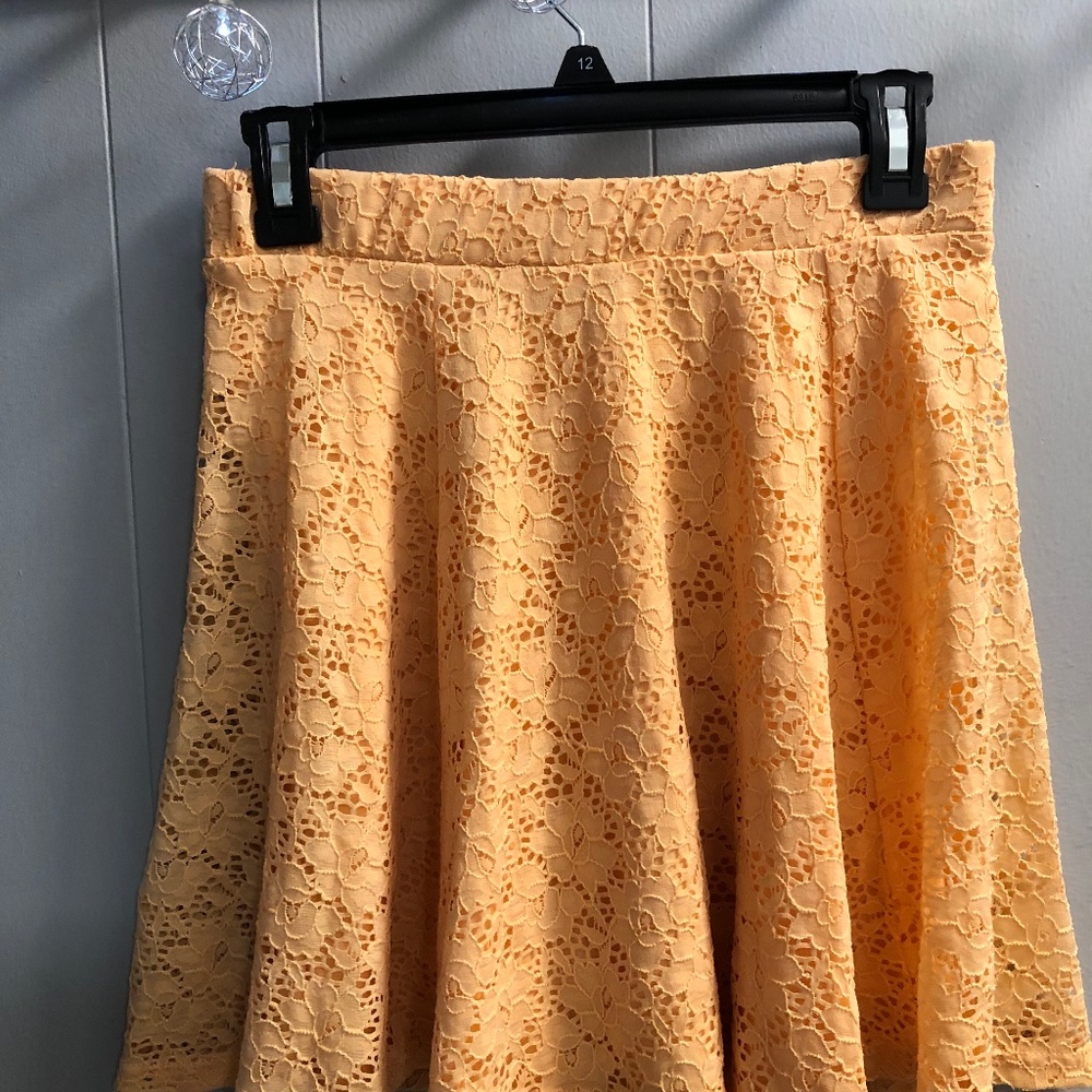 Bongo Women’s Mini Skirt  size M Coral Floral Lace Fully Lined Elastic Waistband